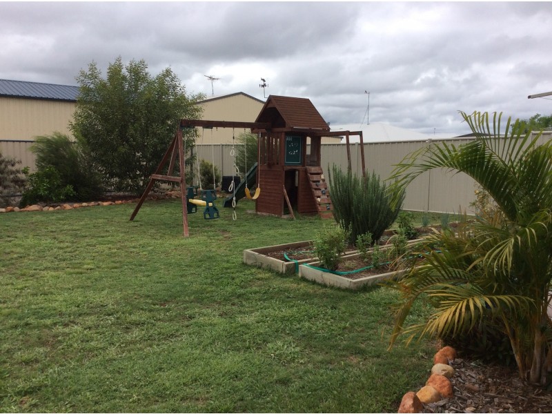 18 Mitchell St, Emerald QLD 4720