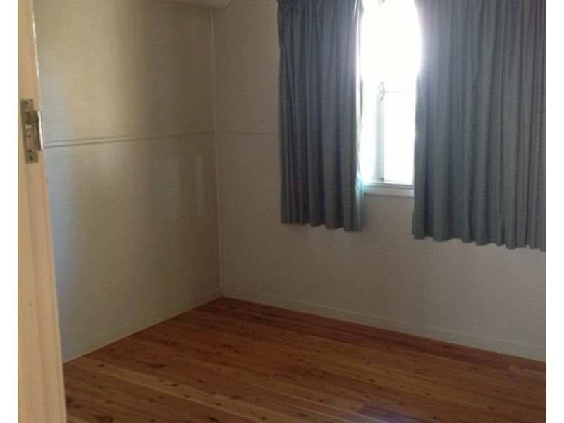 12 Talbot St, Blackwater QLD 4717