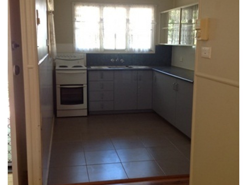 12 Talbot St, Blackwater QLD 4717