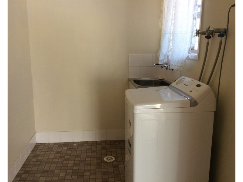 5/4 Andrea Pl, Emerald QLD 4720