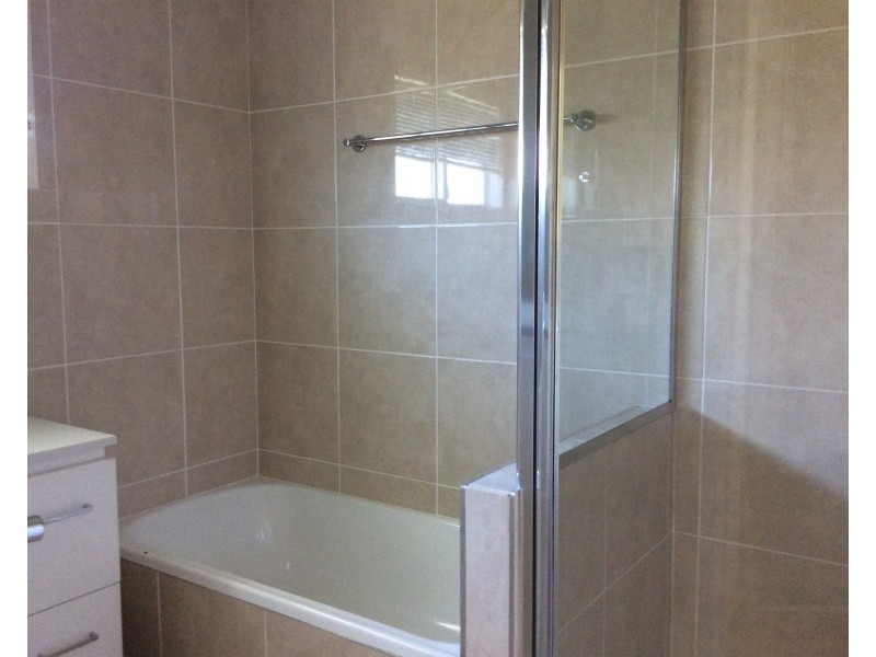 25 Centenary Dr, Emerald QLD 4720