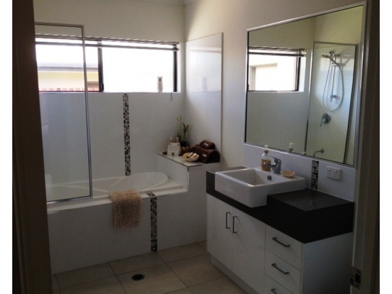 67 Parker Rd, Cannonvale QLD 4802