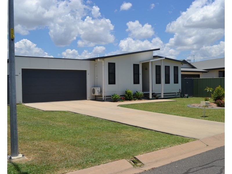 14 Summer Red Ct, Blackwater QLD 4717