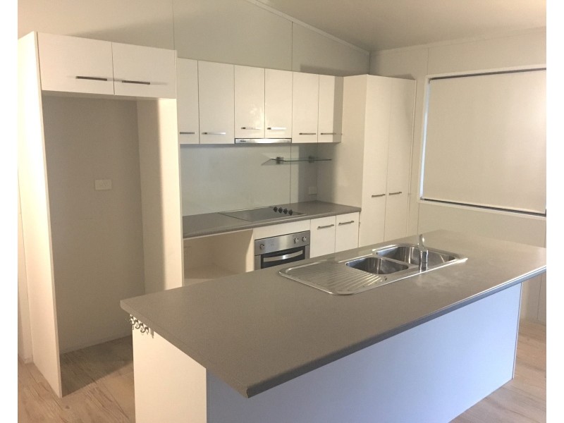14 Summer Red Ct, Blackwater QLD 4717