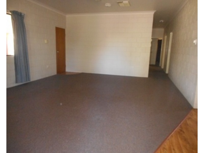 13 Colleen Ave, Emerald QLD 4720