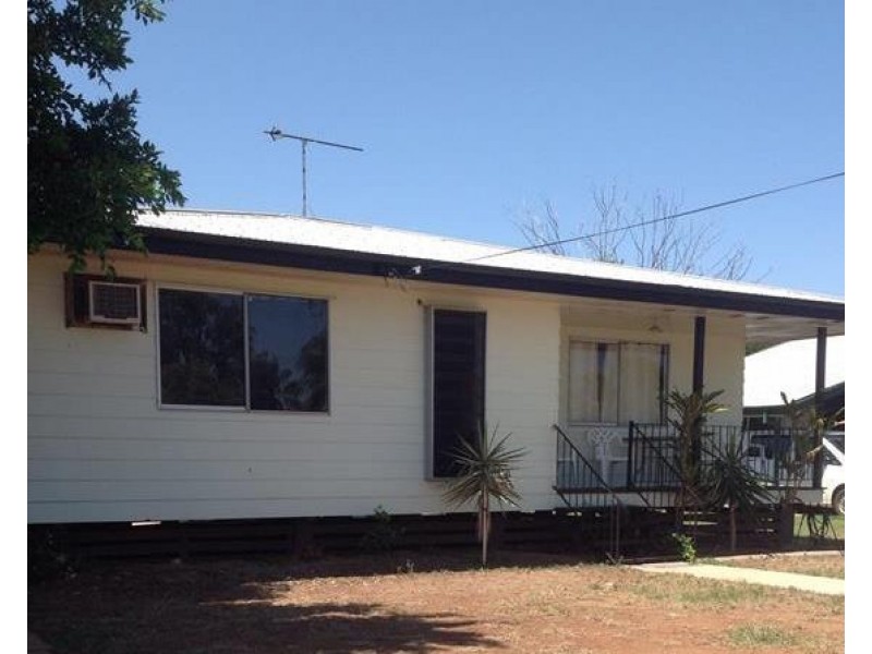 50 Acacia St, Blackwater QLD 4717