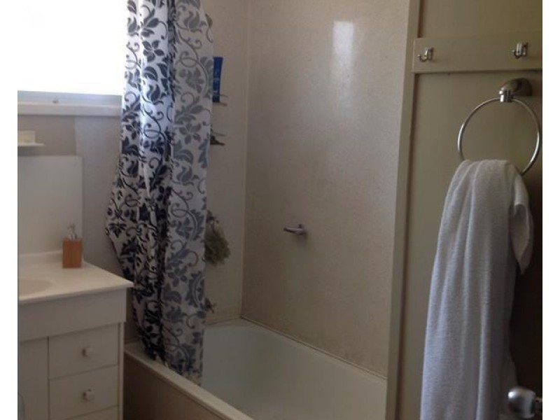 50 Acacia St, Blackwater QLD 4717