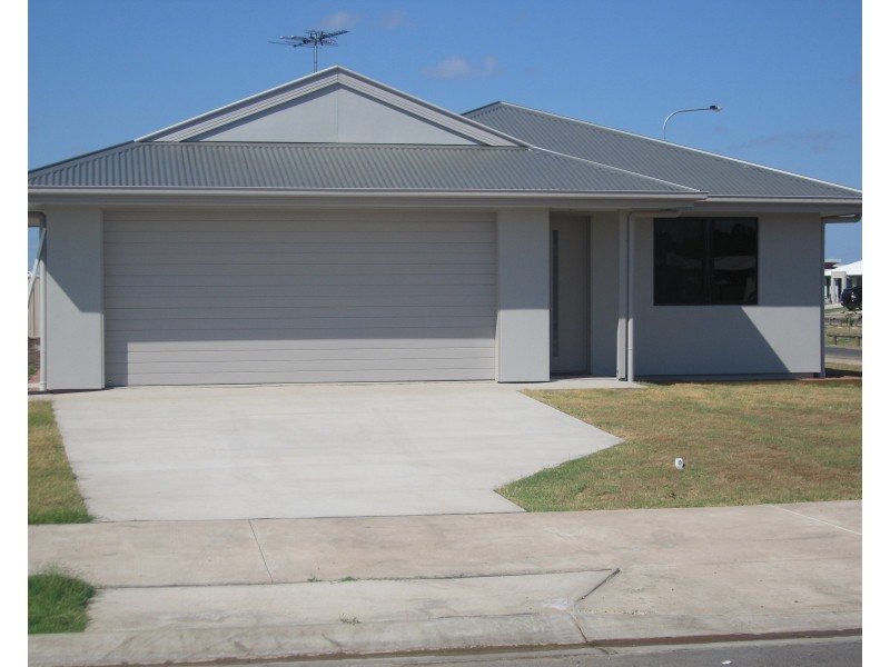 2 Easton Street, Emerald QLD 4720