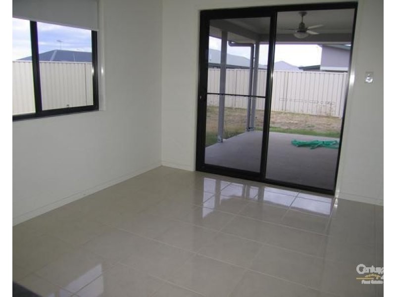 2 Easton Street, Emerald QLD 4720