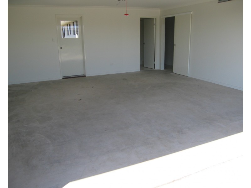 2 Easton Street, Emerald QLD 4720