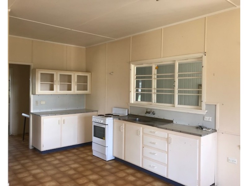 32 Meteor St, Rolleston QLD 4702