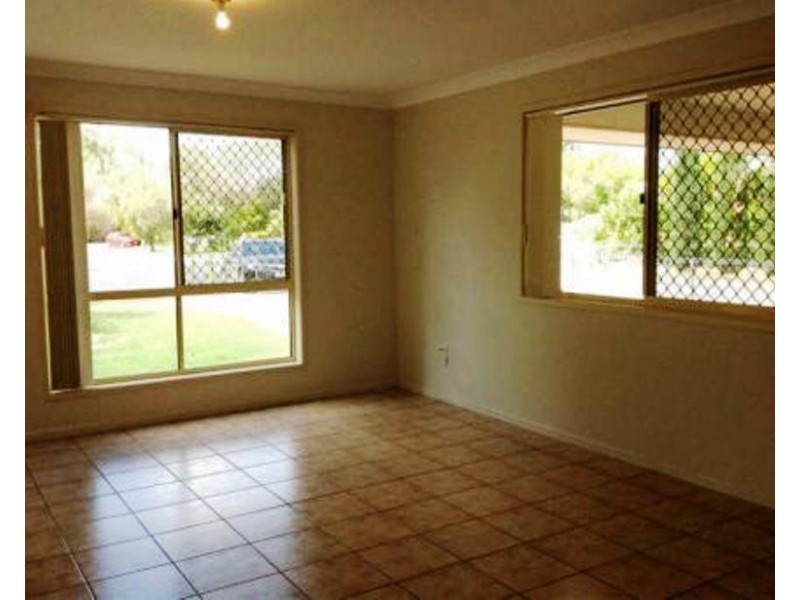22 Eubar Pl, Emerald QLD 4720