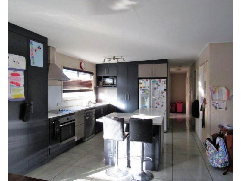 34 Lawless St, Blackwater QLD 4717