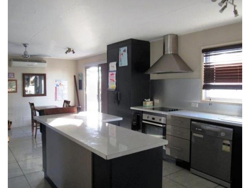 34 Lawless St, Blackwater QLD 4717