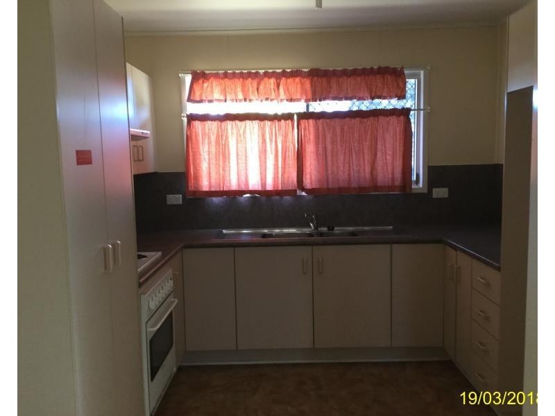 8 Mangrove St, Blackwater QLD 4717