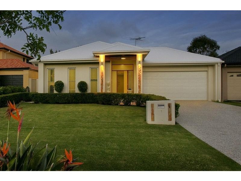 1 Skandia Court, Newport QLD 4020