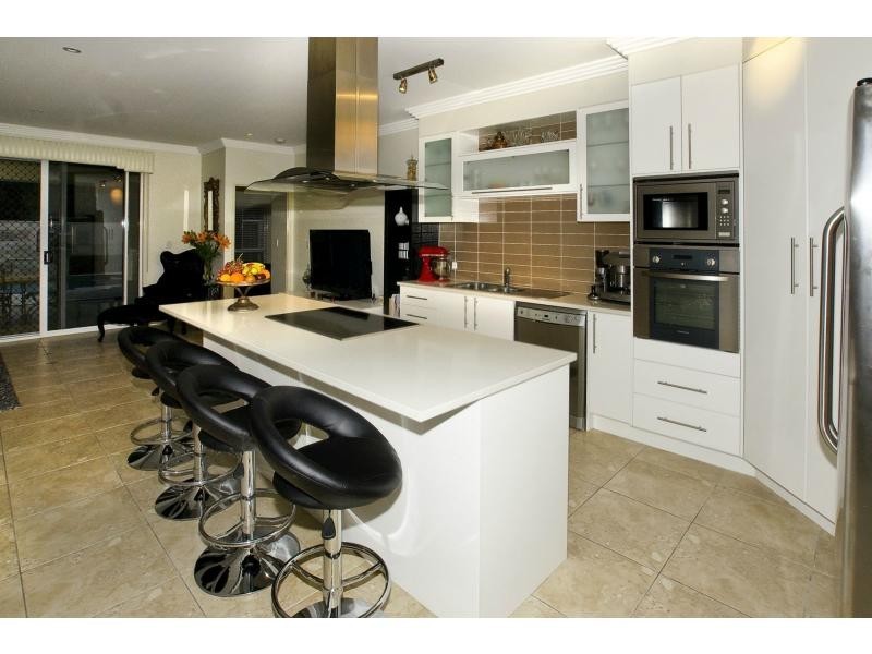 1 Skandia Court, Newport QLD 4020