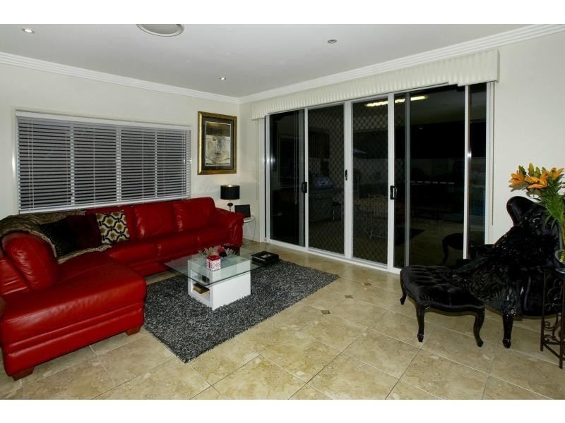 1 Skandia Court, Newport QLD 4020