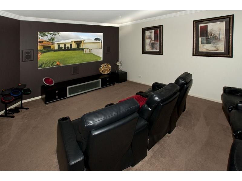 1 Skandia Court, Newport QLD 4020