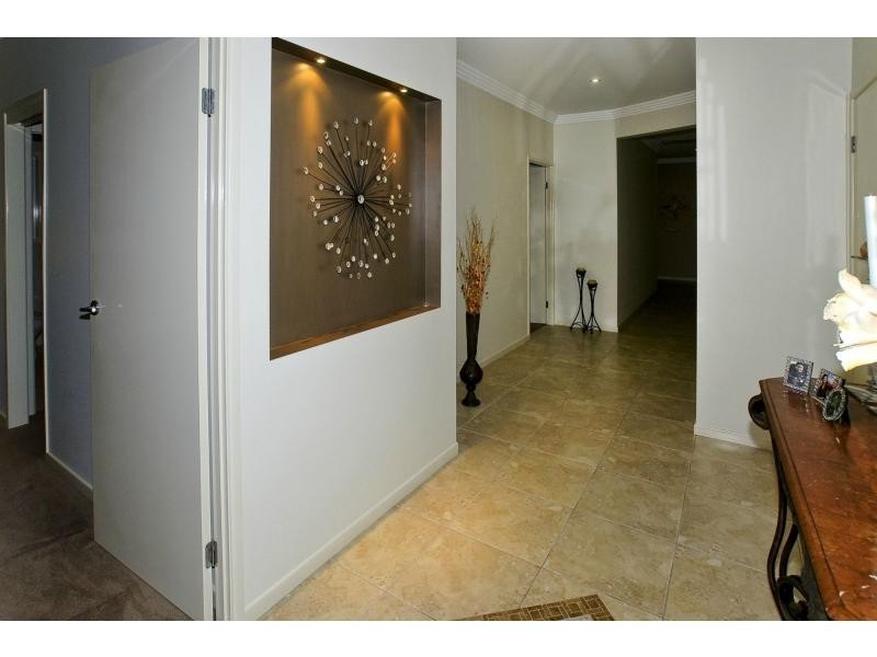 1 Skandia Court, Newport QLD 4020