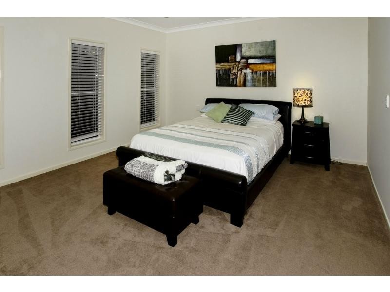 1 Skandia Court, Newport QLD 4020