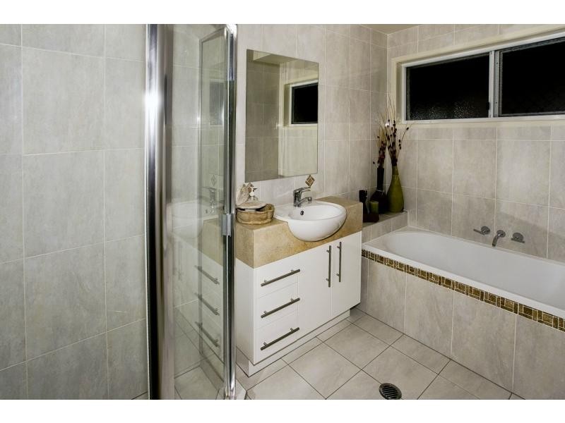 1 Skandia Court, Newport QLD 4020