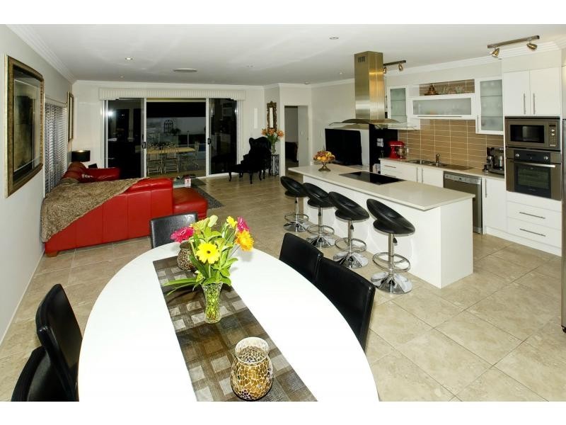 1 Skandia Court, Newport QLD 4020