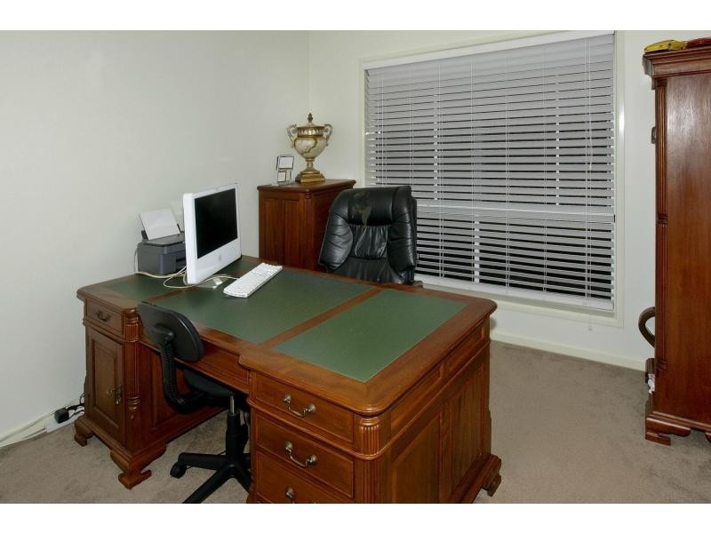 1 Skandia Court, Newport QLD 4020