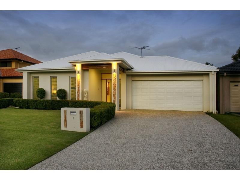 1 Skandia Court, Newport QLD 4020