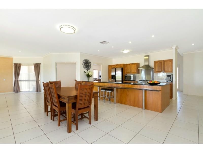 20 Mariner Court, Newport QLD 4020