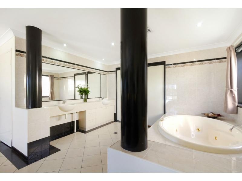 20 Mariner Court, Newport QLD 4020