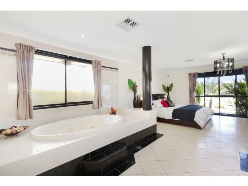 20 Mariner Court, Newport QLD 4020