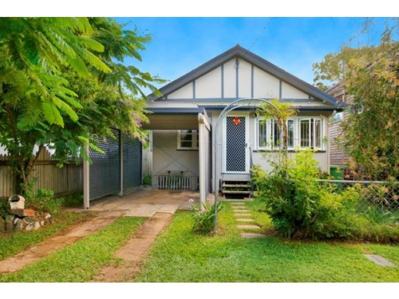 16 Campbell Street, Scarborough QLD 4020