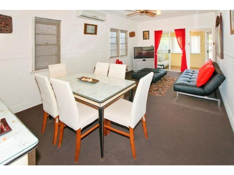 16 Campbell Street, Scarborough QLD 4020