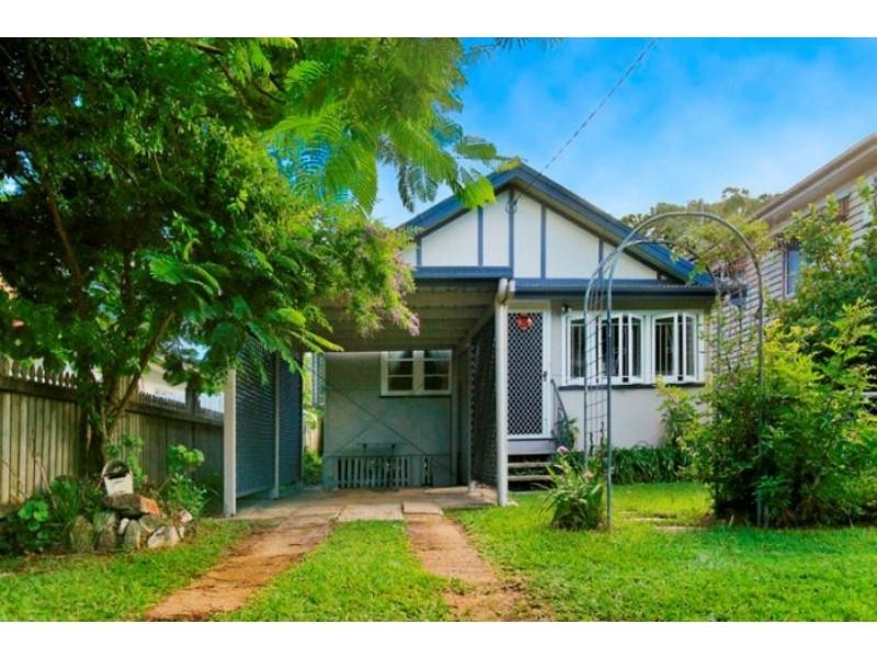 16 Campbell Street, Scarborough QLD 4020