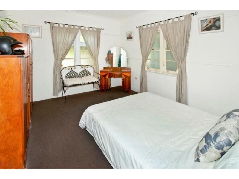 16 Campbell Street, Scarborough QLD 4020