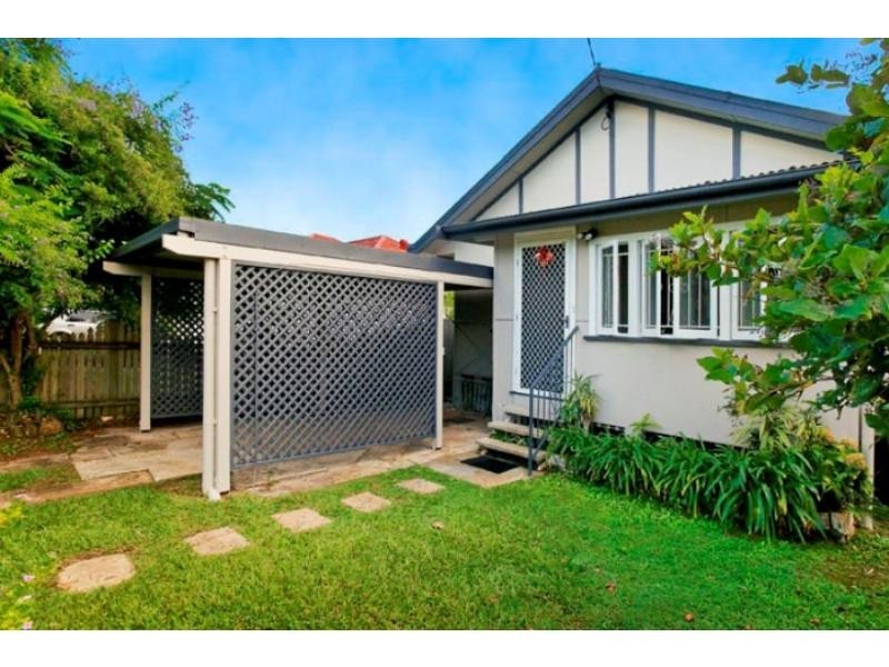 16 Campbell Street, Scarborough QLD 4020
