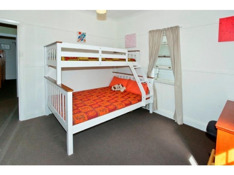 16 Campbell Street, Scarborough QLD 4020