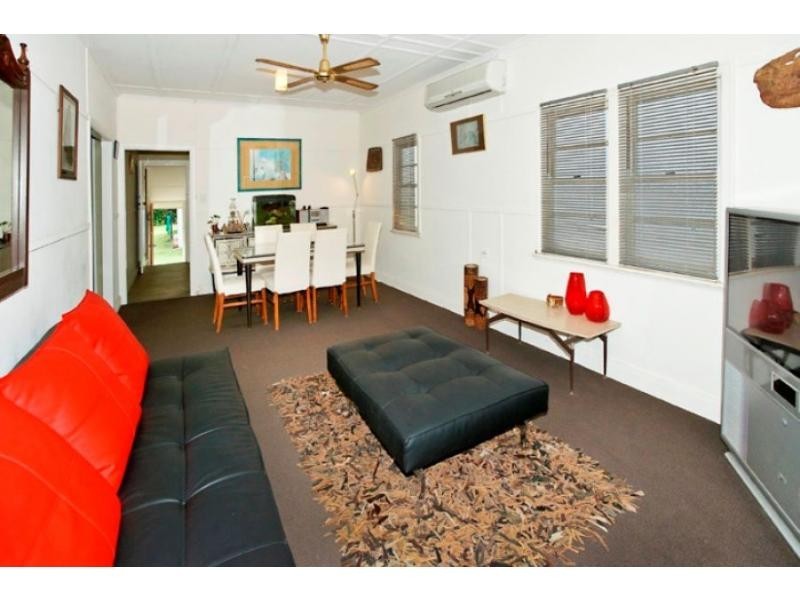 16 Campbell Street, Scarborough QLD 4020