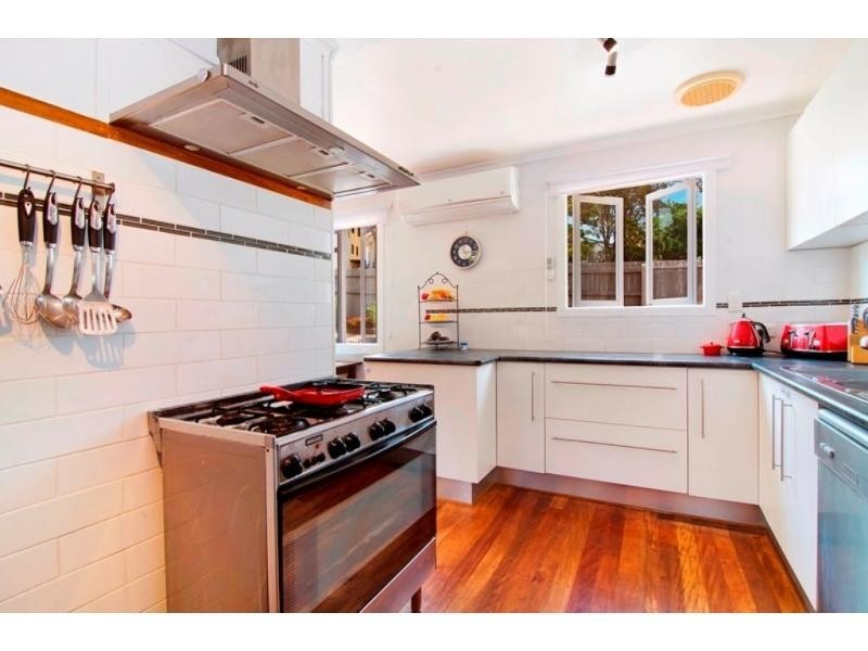 31 Fernlea Avenue, Scarborough QLD 4020