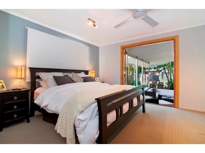 31 Fernlea Avenue, Scarborough QLD 4020