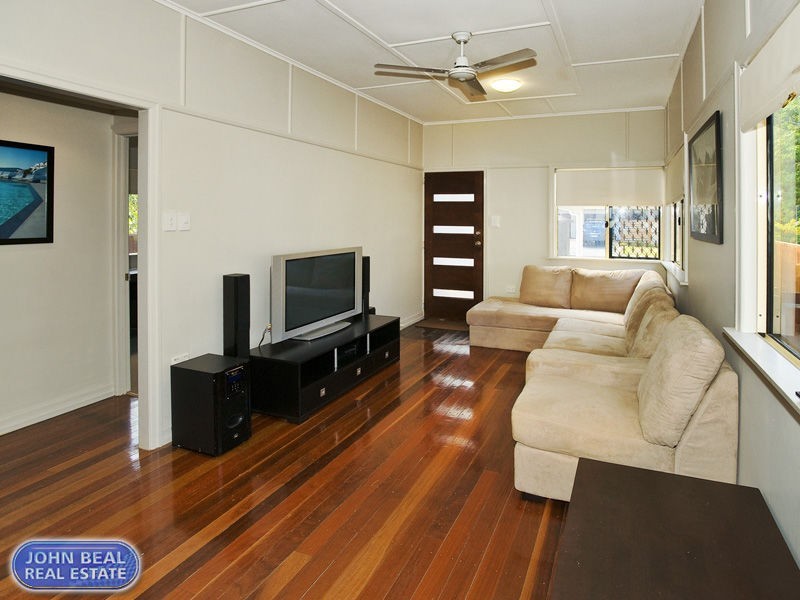 49 McLennan Street, Woody Point QLD 4019