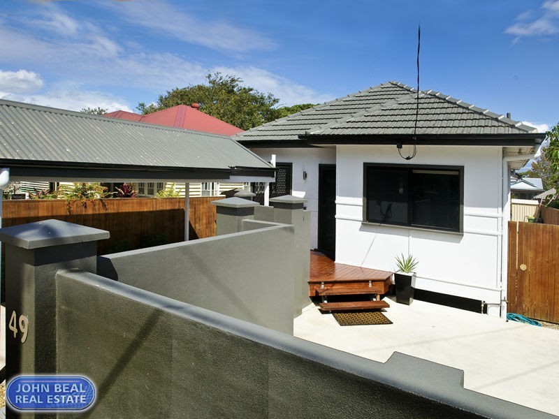 49 McLennan Street, Woody Point QLD 4019