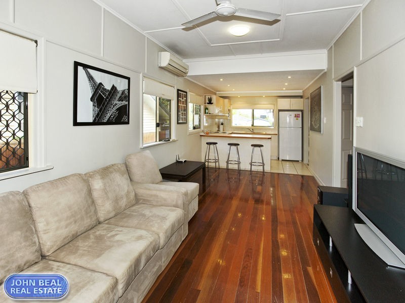 49 McLennan Street, Woody Point QLD 4019