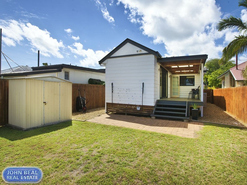 49 McLennan Street, Woody Point QLD 4019