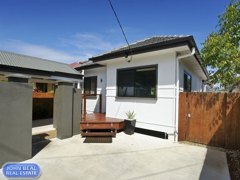 49 McLennan Street, Woody Point QLD 4019