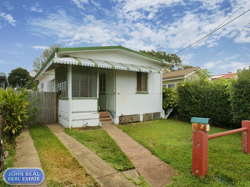 14 Inglis Street, Woody Point QLD 4019