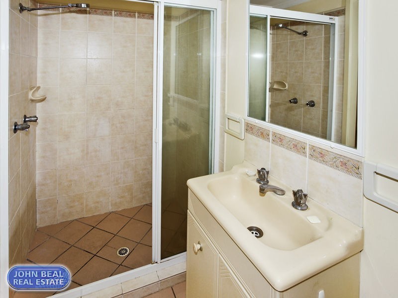 4/10 Caroline Street, Woody Point QLD 4019