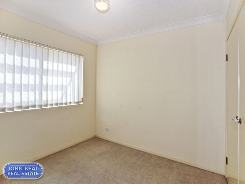 4/10 Caroline Street, Woody Point QLD 4019