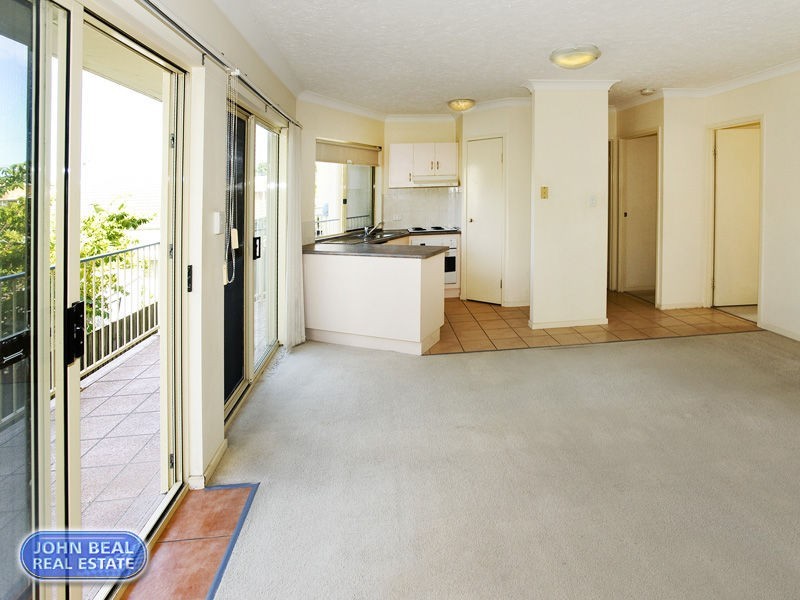 4/10 Caroline Street, Woody Point QLD 4019